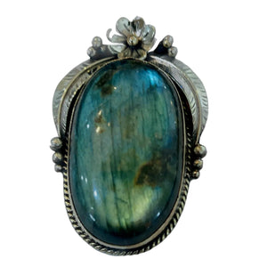 TIBETAN SILVER PENDANT WITH LARGE OVAL LABRADORITE