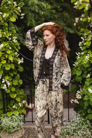 Honey & The Moon Pixie Duster Crop Kimono w/ Florals & Bees