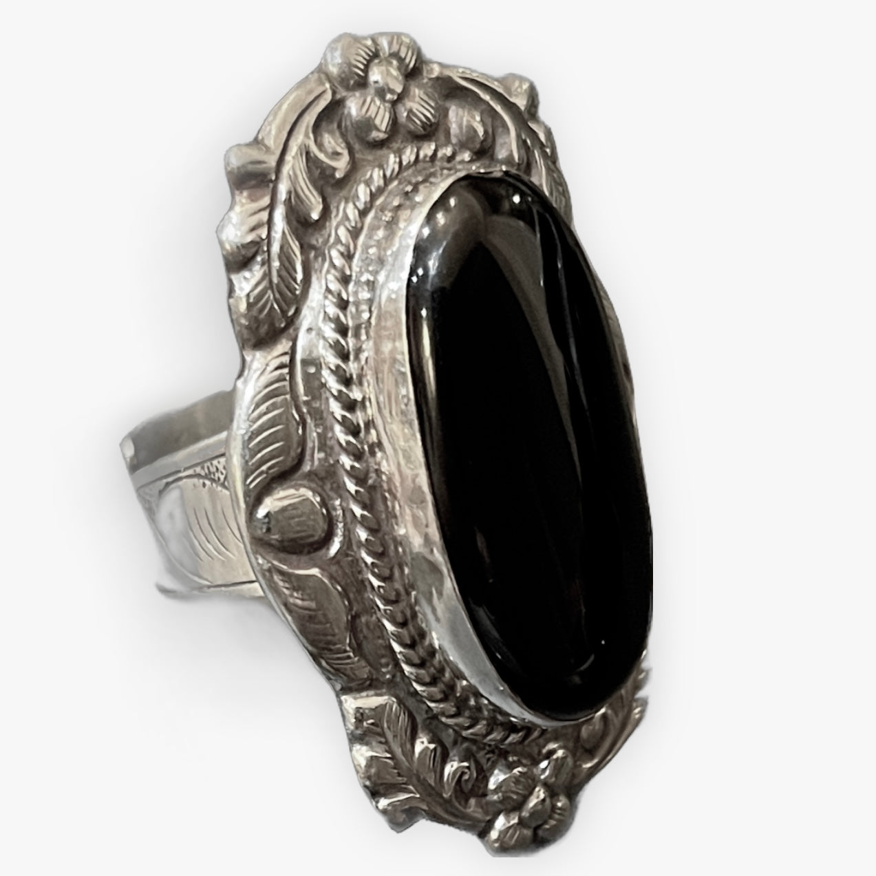 TIBETAN SILVER RING WITH LARGE OVAL ONYX