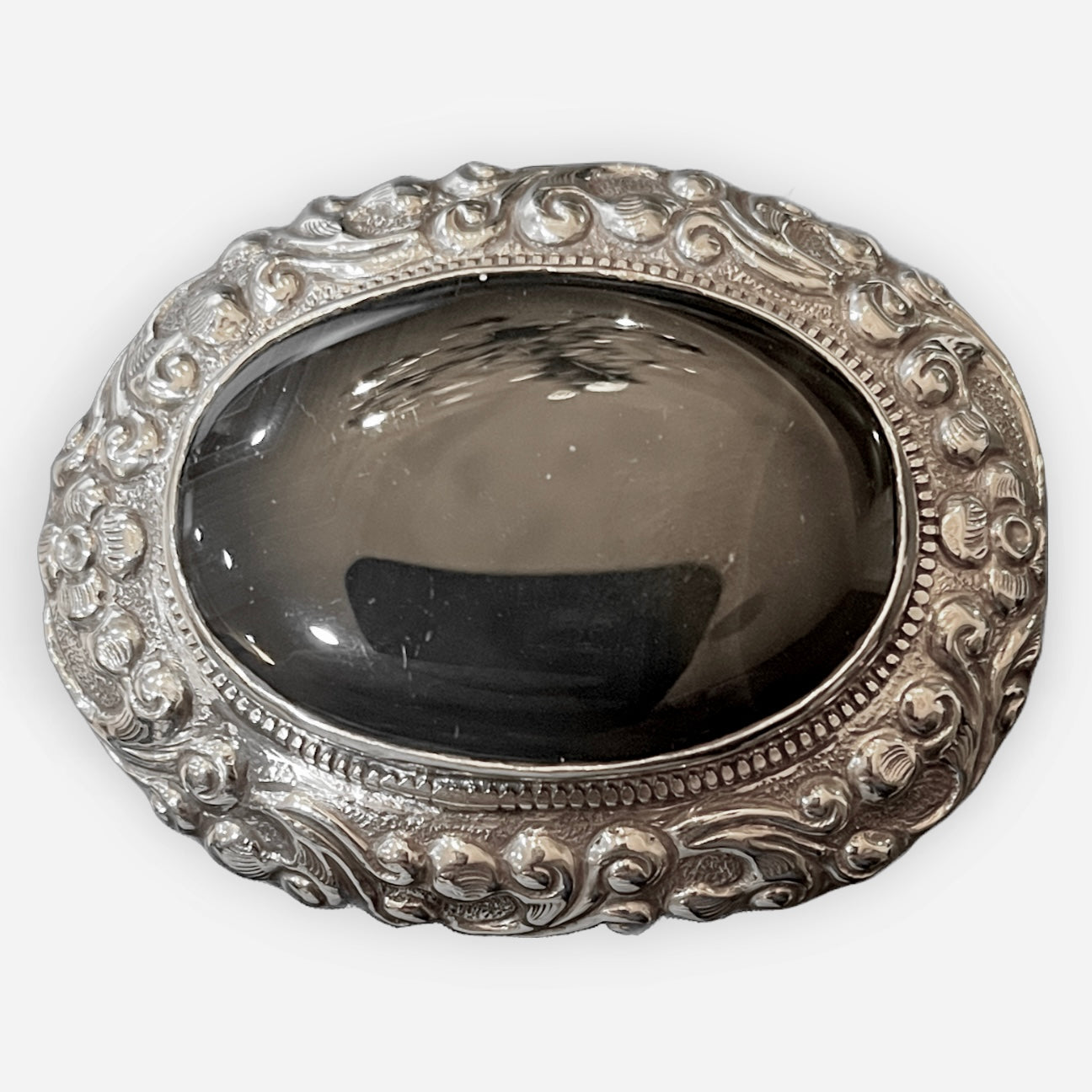 TIBETAN SILVER BELTBUCKLE WITH OVAL ONYX