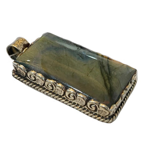 TIBETAN SILVER PENDANT WITH RECTANGLE LABRADORITE