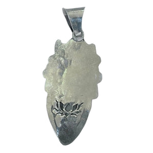 TIBETAN SILVER PENDANT WITH A TEAR DROP LABRADORITE