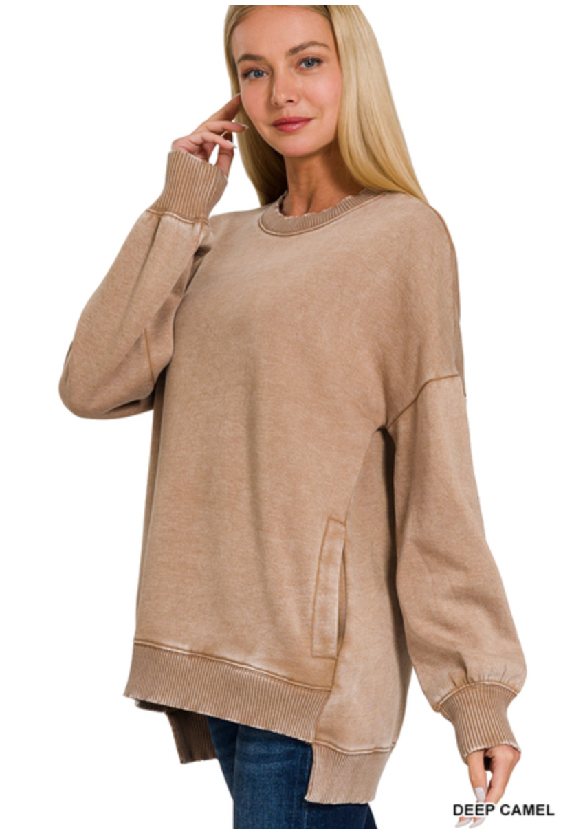 DEEP CAMEL HI-LO SWEATSHIRT WITH POCKETS