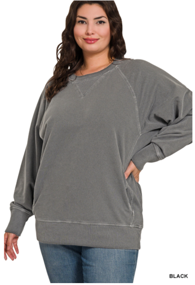 PLUS BLACK SWEATSHIRT WITH POCKETS