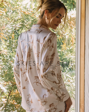 HORSE PRINT BUTTON DOWN SHIRT