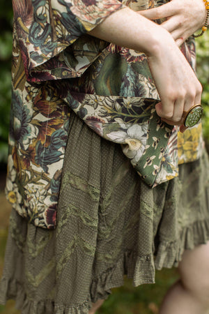 Love Grows Wild Luxe Tee Floral Tunic Shirt with Bees: L/XL (10-14)