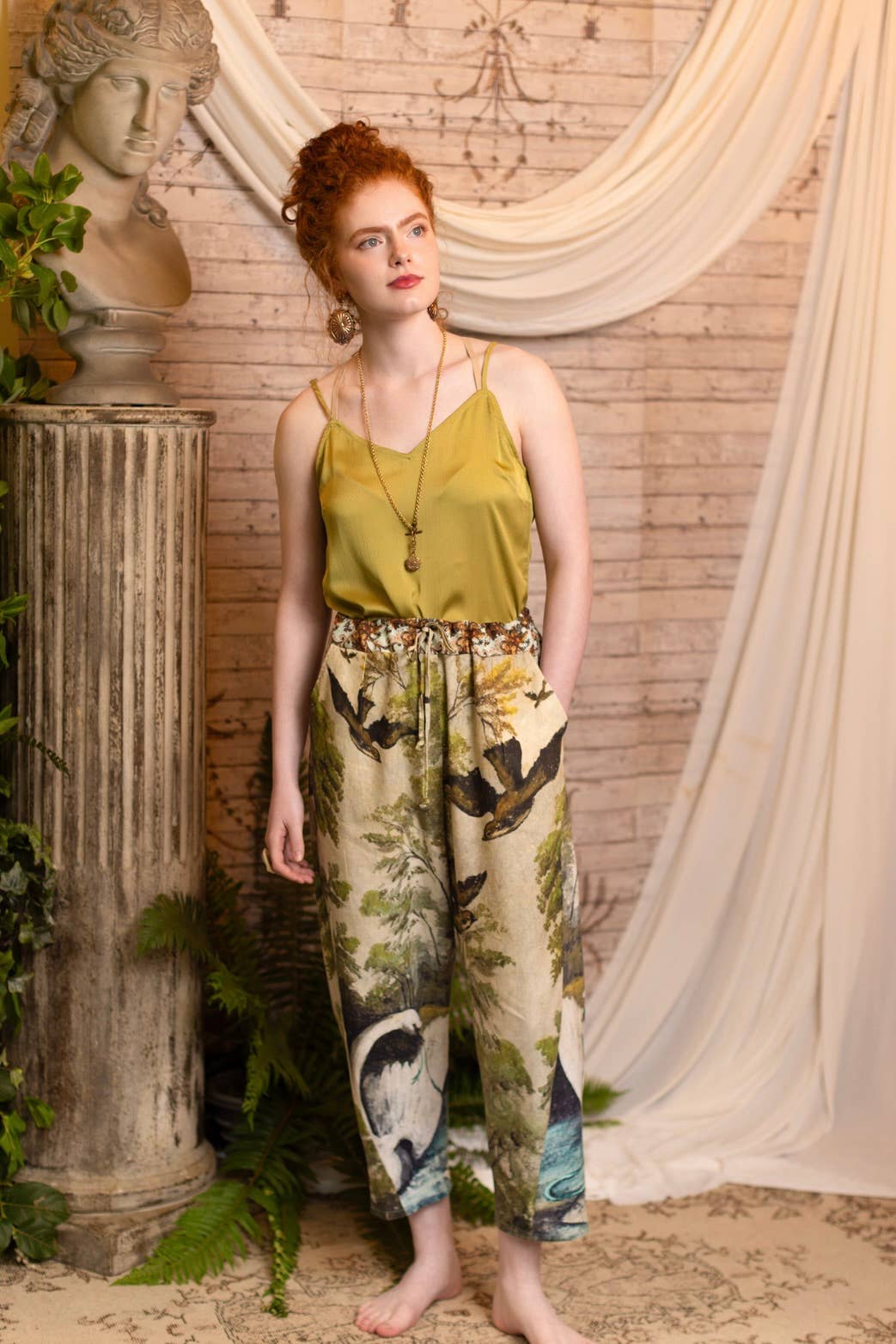 Theatre of Dreams Linen Cropped Artist Pant w/ Swan, Birds: L/XL