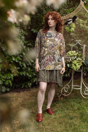 Love Grows Wild Luxe Tee Floral Tunic Shirt with Bees: L/XL (10-14)