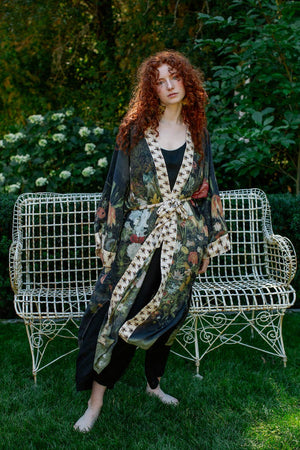 I Dream In Flowers Opera Duster Kimono Robe w/ Bees: Classic