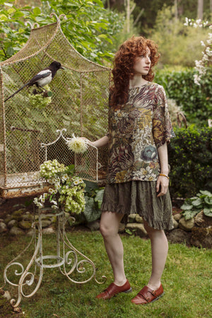 Love Grows Wild Luxe Tee Floral Tunic Shirt with Bees: L/XL (10-14)